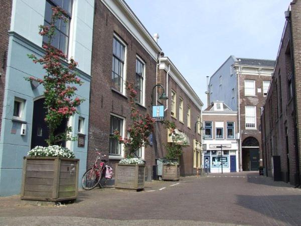 Guesthouse De Utrechtsche Dom Gouda Exterior foto